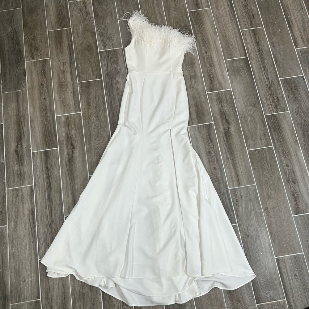 One Shoulder With Feathers Formal Prom/Wedding Size 6 Style #2405 Long Dress